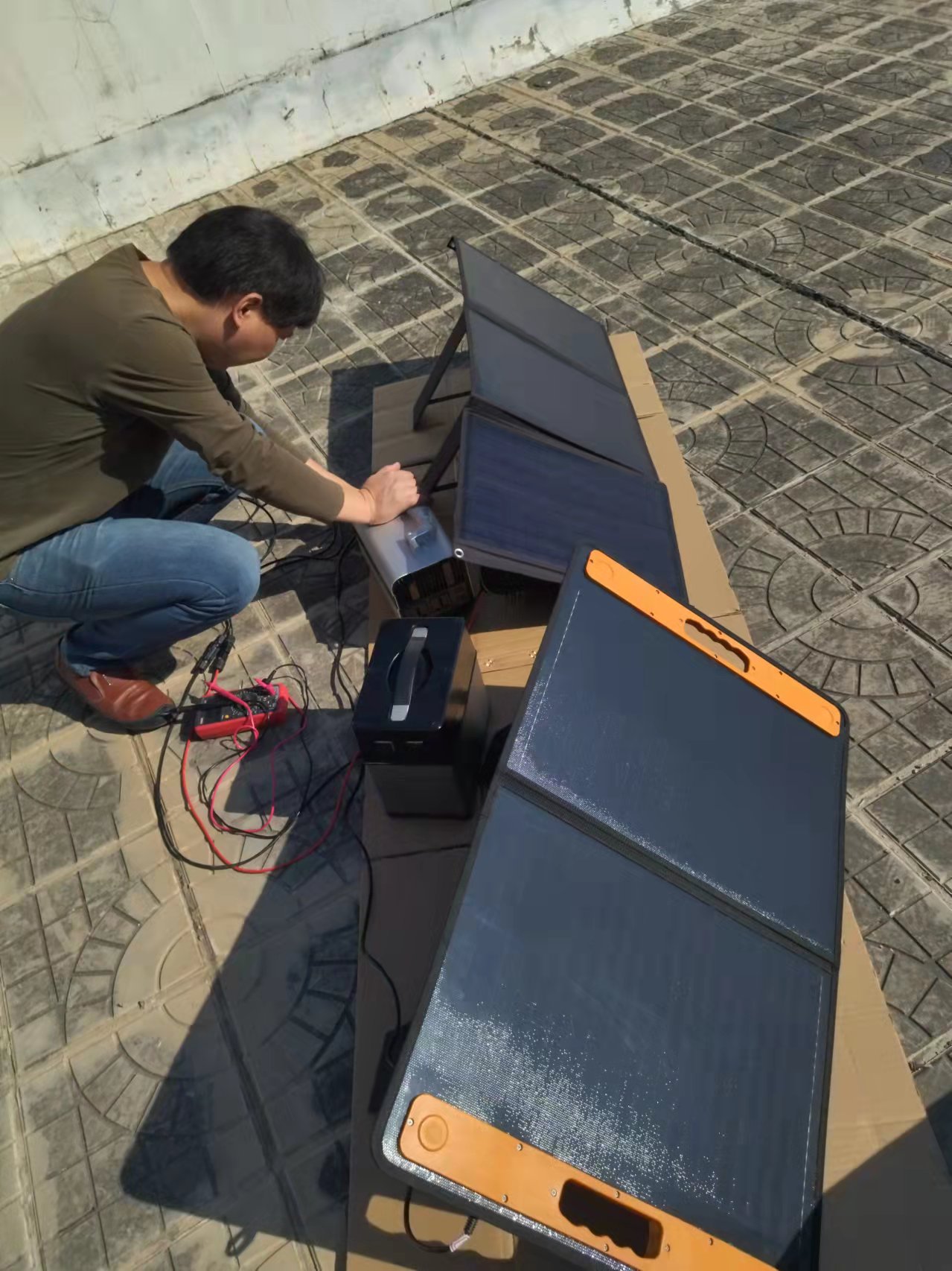 Lynsa Solar Engineer Charging Portable Power Stations under the Sun